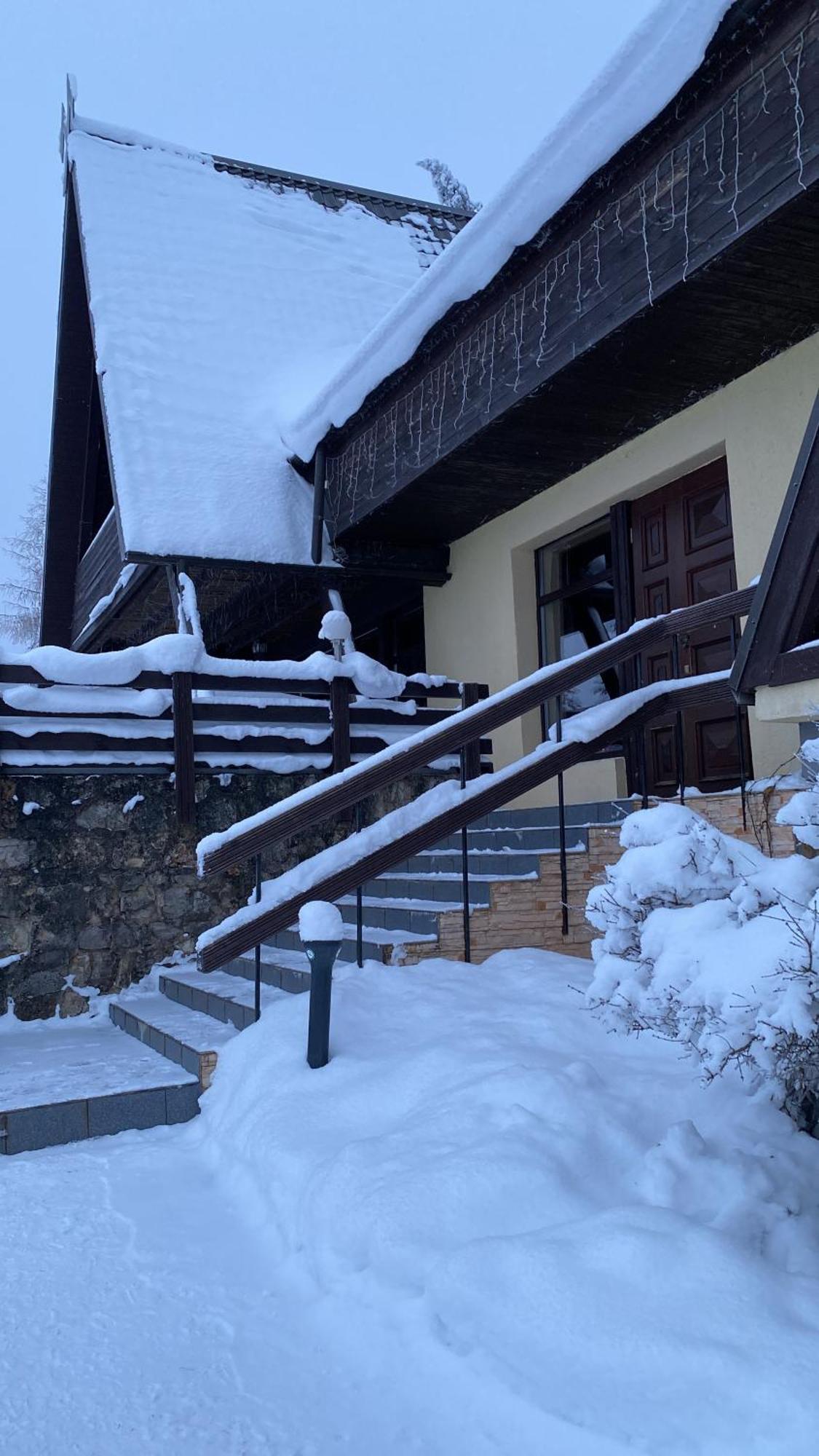 Silmaci Hotel Launkalne Екстериор снимка
